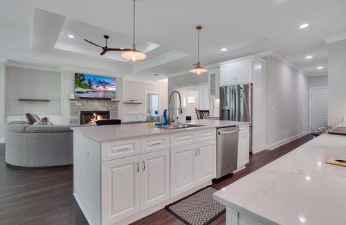 Tallahassee House | Tallahassee Luxury 4 bedrooms 3.5 baths, King Bed, and Home Movie Theatre
