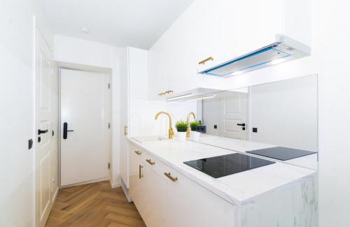 Lasnamae Apartment | Tallinn Airport Studios by Revalhome