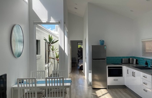 Suffolk Park House | Tallow Beach Bungalow , Unit 2, Suffolk Park. Easy walk to beach and shops.