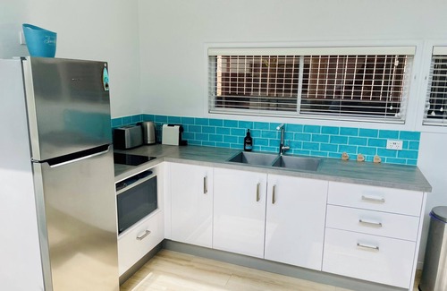 Suffolk Park House | Tallow Beach Bungalow , Unit 2, Suffolk Park. Easy walk to beach and shops.