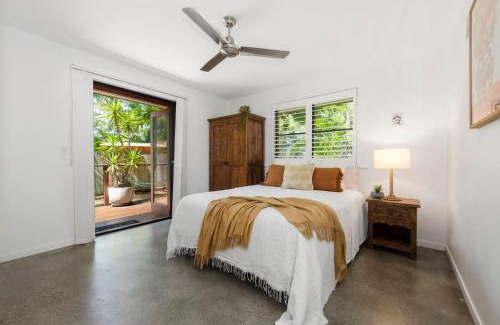 Suffolk Park House | Tallow Beach Retreat - welcoming pet-friendly unit