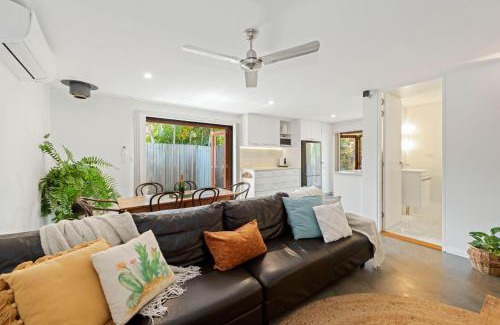 Suffolk Park House | Tallow Beach Retreat - welcoming pet-friendly unit