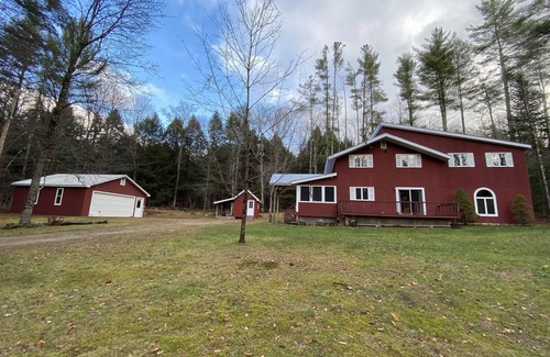Londonderry House | Tallwood Timber: a Family Friendly Ski House in Southern Vermont
