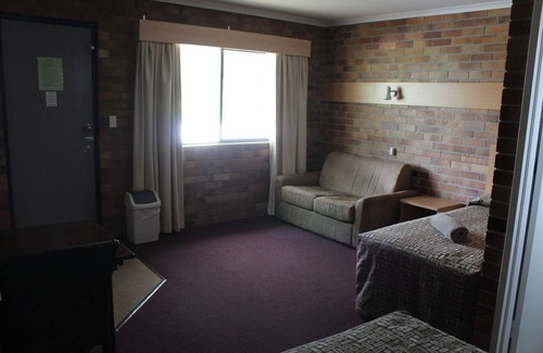 Tenterfield Hotel | Tally Ho Motor Inn