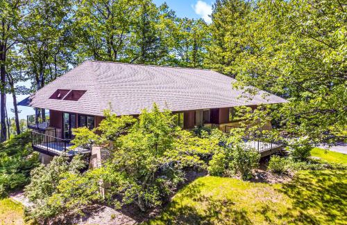 Harbor Springs House | Tally-Sun on the Bluff