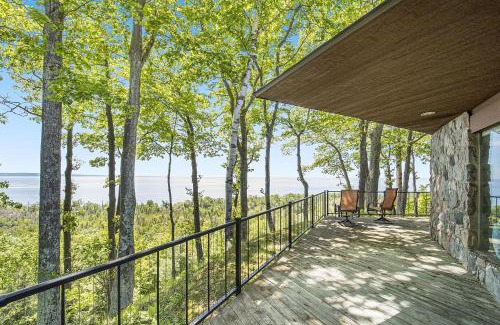 Harbor Springs House | Tally-Sun on the Bluff