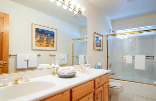 Tahoe City House | Talmont Ridge 4 Bedroom Home by Redawning