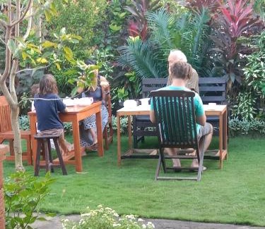 Pejarakan Hotel | Taman Menjangan homestay by SnorkelingMenjangan