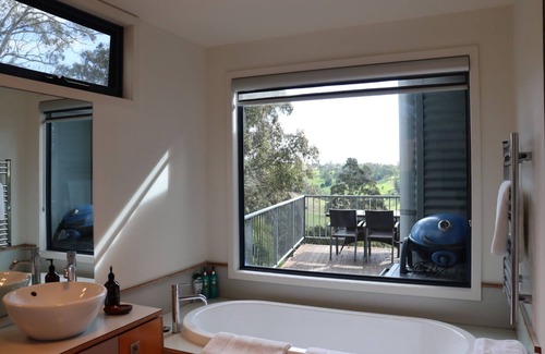 Rosevears Apartment | Tamar Ridge Winery Apartment. River Views!