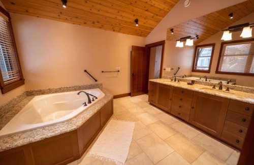 Revelstoke Cabin | Tamarack Lodge: Luxury Timber Frame Ski Lodge at Mountain Resort