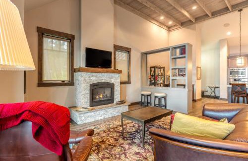 Lakeside House | Tamarack Terrace