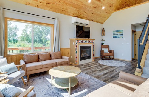 Lakeview Cabin | Tamarack Tranquility: Lake Retreat w/ Fireplace!