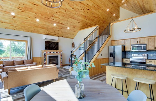 Lakeview Cabin | Tamarack Tranquility: Lake Retreat w/ Fireplace!