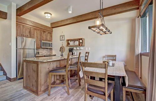 Warrior's Mark Apartment | Tamarisk 103 by Great Western Lodging