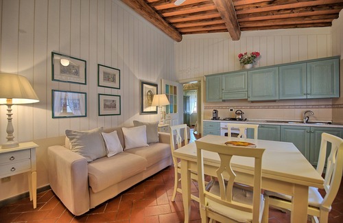Empoli Apartment | Tamerice - Apartment with swimming pool