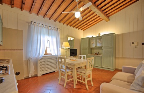 Empoli Apartment | Tamerice - Apartment with swimming pool