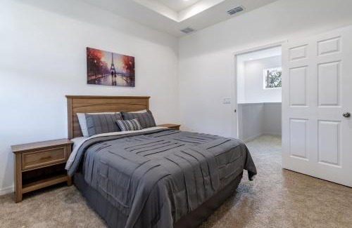 East Tampa House | Tampa 3BR Near Zoo & Cruise Port - Sleeps 8