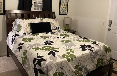 Town N County Park Apartment | Tampa Bay Guest Suite/Studio with mini Kitchen!