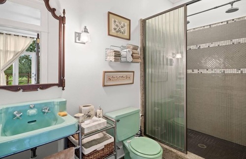 Seffner House | Tampa Bay Peaceful Farmhouse, Minutes from fair grounds, zoo and much more.