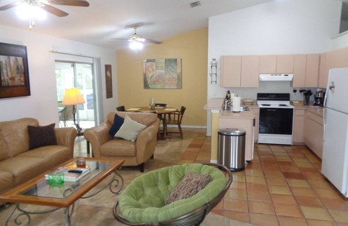 Lake Magdalene House | Tampa Bungalow - Hot Tub/Pets/Beaches/Busch Gardens