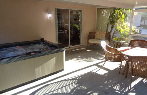 Lake Magdalene House | Tampa Bungalow - Hot Tub/Pets/Beaches/Busch Gardens