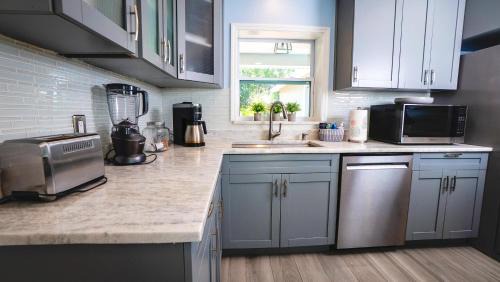 Tampa Shores House | Tampa Clearwater BBQ, Pool, Spa, Canal