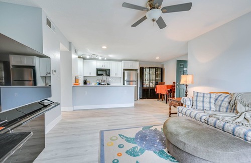 Carrollwood Condo | Tampa Condo w/ Pool Access: 9 Mi to Beach!