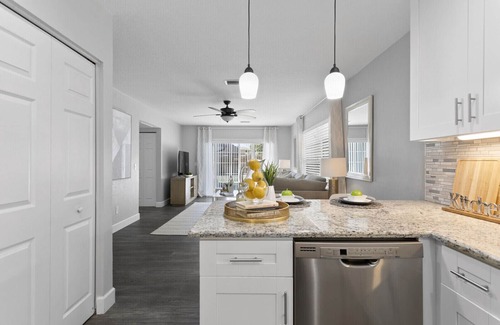 Lake Magdalene House | Tampa Getaway, Large Yard! Attractions nearby! I275, I4, stadiums, beaches!