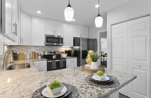Lake Magdalene House | Tampa Getaway, Large Yard! Attractions nearby! I275, I4, stadiums, beaches!