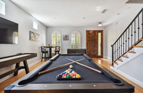 Sun Bay South House | Tampa "Good Times" Private Large House With GameRoom - Sleeps 12, 4bdr, 3bth, Great Location, Quiet Community, Backyard