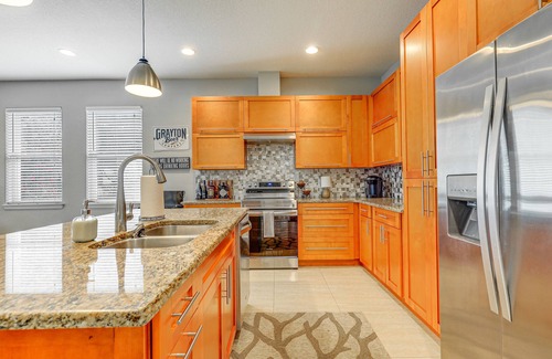 Carver City - Lincoln Gardens House | Tampa Home w/Fire Pit, Yard, Cornhole + More!