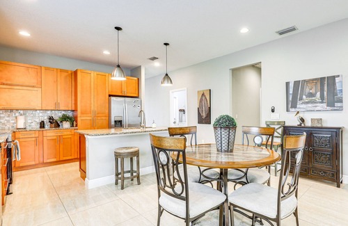 Carver City - Lincoln Gardens House | Tampa Home w/Fire Pit, Yard, Cornhole + More!