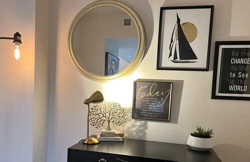Channel District Apartment | Tampa luxury Pad! D/twn Channelside 1BR/POOL/GYM