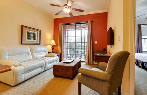 Carrollwood Condo | Tampa Resort Condo: Pool Access & Central A/C!
