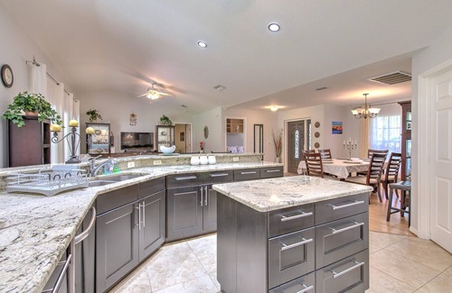 Seffner Community Alliance Cottage | Tampa -Seffner-Brandon FL 3 bed 1 bath family, pet-friendly house
