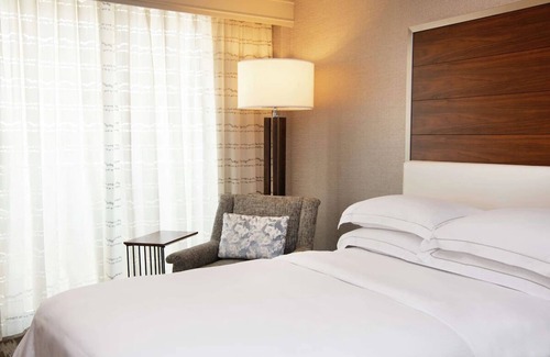 Carver City - Lincoln Gardens Hotel | Tampa Stay | 2 Relaxing Family Ready Rooms w/Access to Outdoor Pool