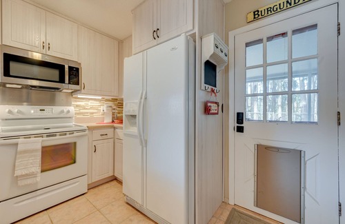 Lake Magdalene House | Tampa Townhome w/Lake Access & Workspace!