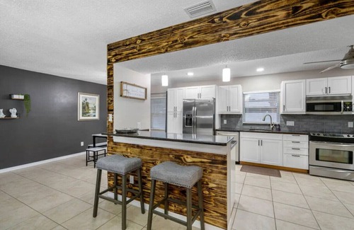 Bay Crest Park House | Tampa Tranquility| Your Spacious Poolside Oasis