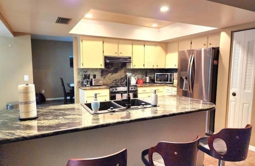 Greater Northdale House | Tampa Vacation Home - 3BR 10 PPL - Pool