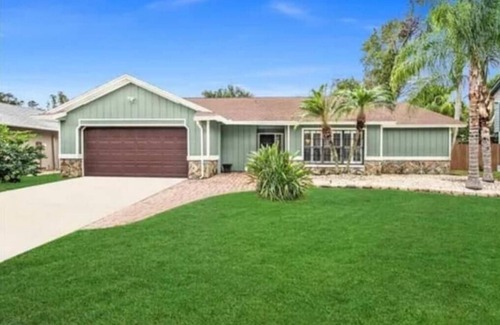 Greater Northdale House | Tampa Vacation Home - 3BR 10 PPL - Pool