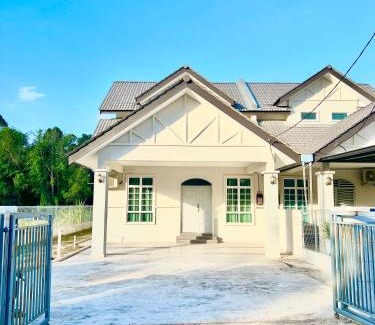 Kampung Durian Mas House | Tamu Timur Homestay