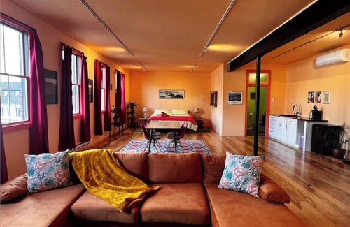 Kingston Apartment | Tangerine Dream 1 Bedroom 1 Bath