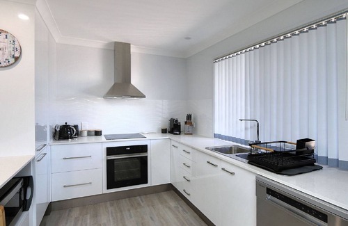 Bargara House | "Tanner St Retreat" Delightful home @ 22 Tanner Street Baragra