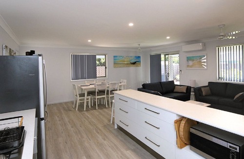 Bargara House | "Tanner St Retreat" Delightful home @ 22 Tanner Street Baragra