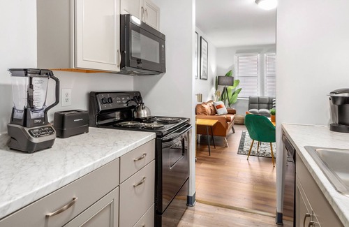 DeBaliviere Place Apartment | Tantalizing Tribeca, Buzzing Nightlife, BJC Hospital