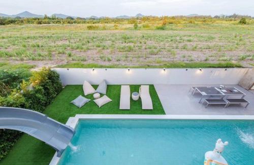 Hin Lek Fai Villa | Tantawan Poolvilla Huahin