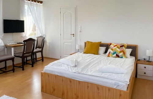 Baja Bed & Breakfast | Tanyacsárda Panzió