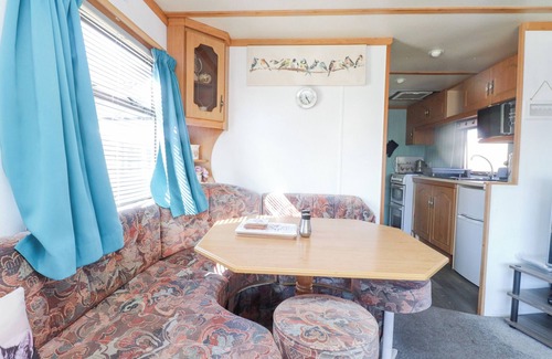 Bryngwran Cottage | TANYFRON HOLIDAY CARAVAN, family friendly, with a garden in Gwalchmai
