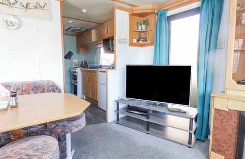 Bryngwran Cottage | TANYFRON HOLIDAY CARAVAN, family friendly, with a garden in Gwalchmai