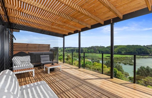 Te Tii House | Tapuaetahi Beach Marvel - Te Tii Holiday Home